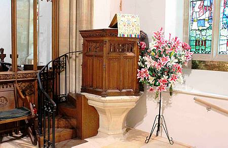 Bourton-in-the-Water- The Pulpit